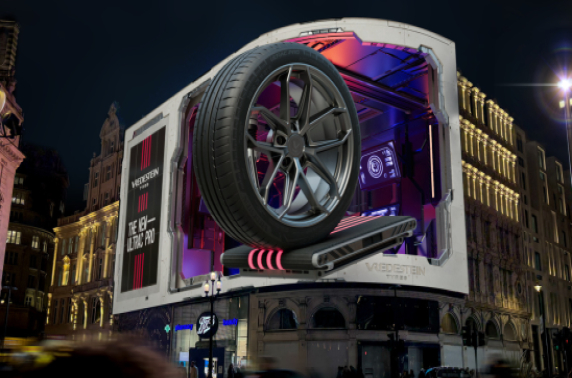 Apollo Tyres start Europese marketingcampagne Ultrac Pro met reclamebord op Piccadilly Circus