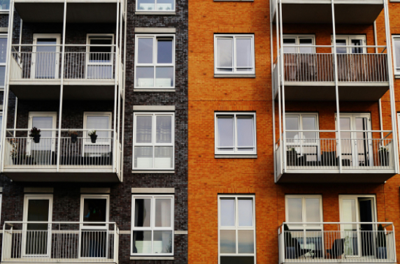 Huurkloof: appartementen in Amsterdam €400 duurder dan woningzoekenden verwachten