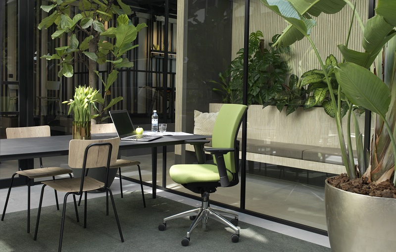 AVerest Capital, 706 Seating Group, private label-leverancier