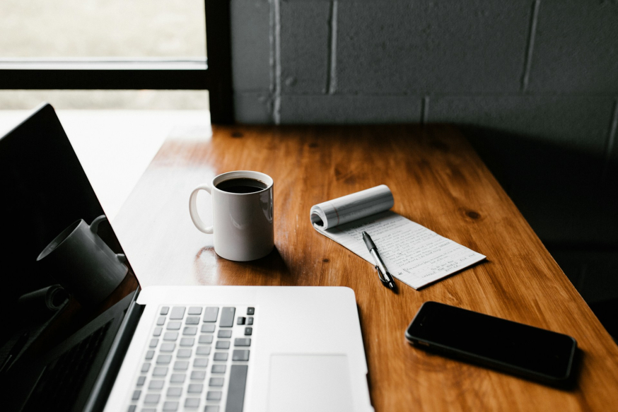 thuiswerken, thuiswerkvergoeding, ondernemers, remote working, hybride werken, HoorayHR