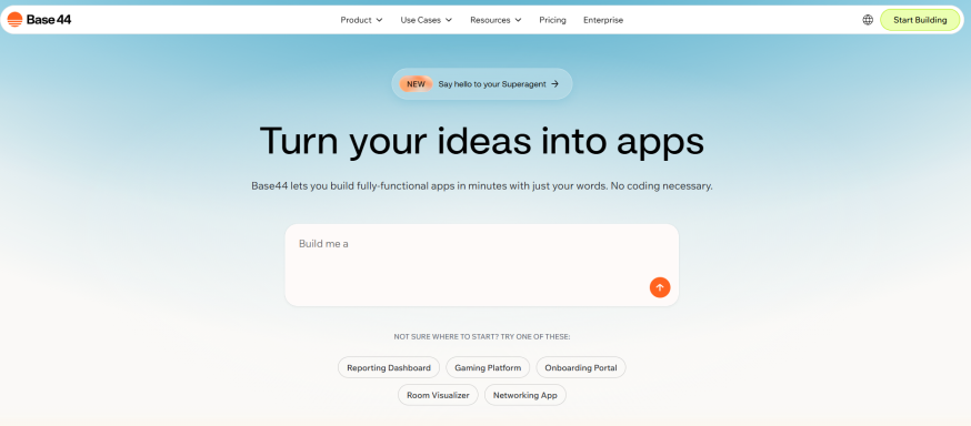 Afbeelding: Screenshot van de Base44-homepage met de kop “Turn your ideas into apps” en een groot promptveld