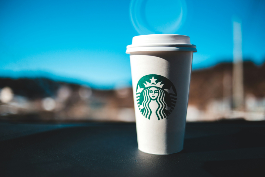 Wat zou jij doen met zo'n cup? A White Starbuckscup