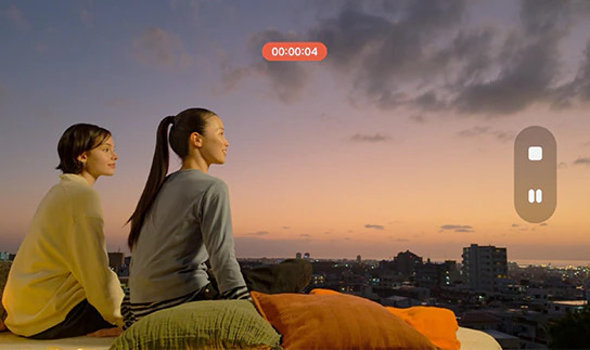 Afbeelding: Nachtopname met de Galaxy S26 Ultra waarop twee mensen scherp in beeld blijven bij weinig licht