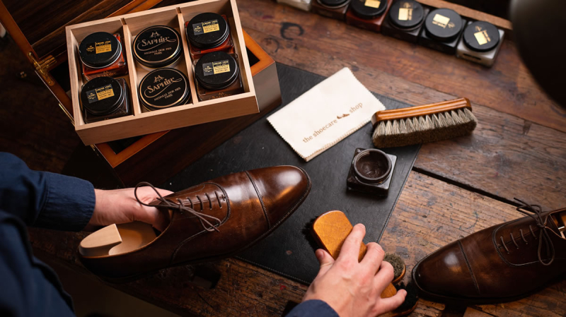 Wat mag een schoenliefhebber niet missen in zijn schoenpoetsset?