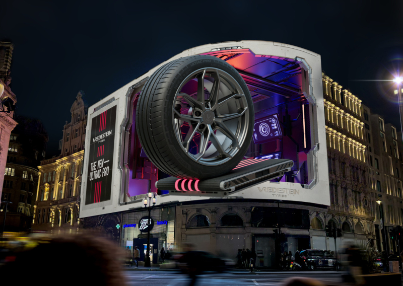 Apollo Tyres start Europese marketingcampagne Ultrac Pro met reclamebord op Piccadilly Circus