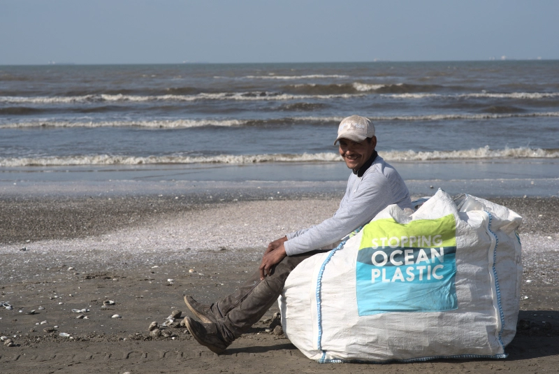 Acer legt zich toe op inzamelen van 50 ton aan plastic afval uit de natuur in samenwerking met Plastic Bank
