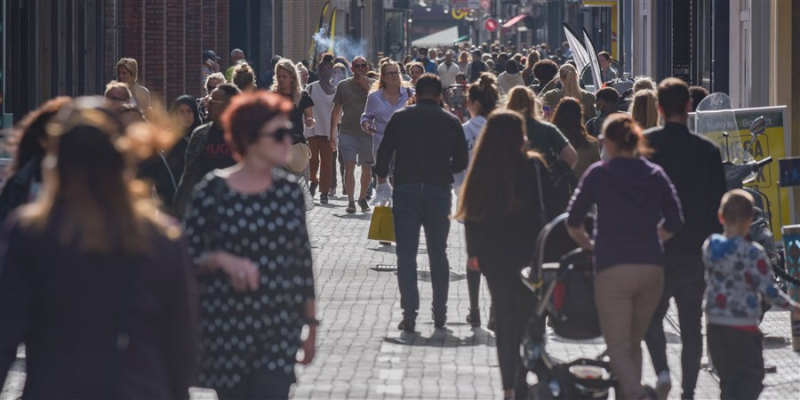 Consumenten vrijwel even negatief in mei