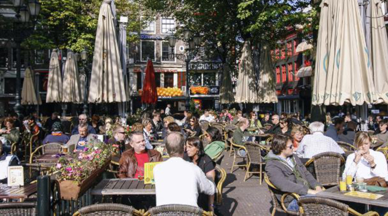 Amsterdam verbiedt nuttigen alcohol op terrassen