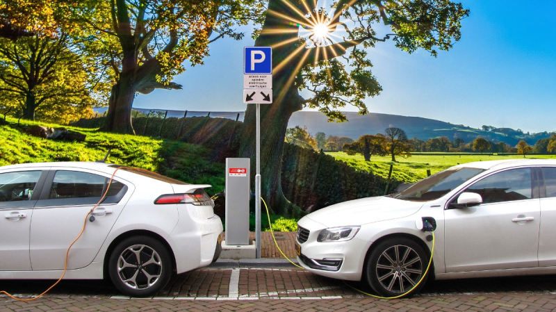 Verkoop van elektrische auto’s onder zakelijke rijders in Nederland stijgt