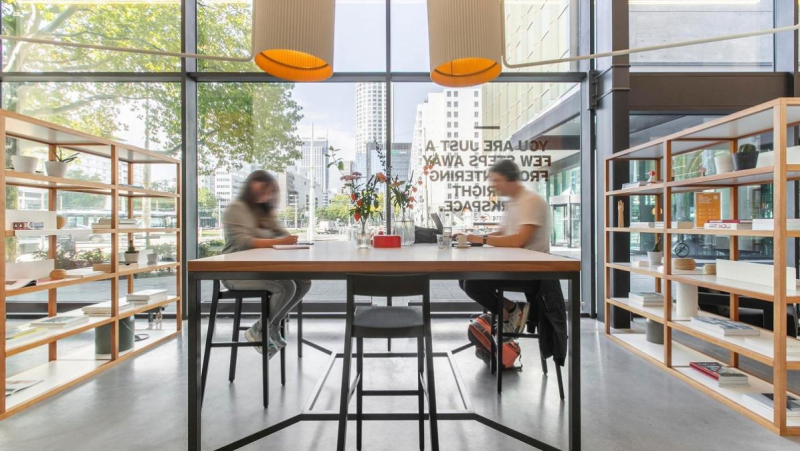 Hybride werken en een kantoor dichtbij huis blijken cruciaal voor beter welzijn Nederlanders