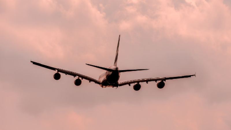 Vliegtuigmaatschappijen halveren winstverwachting 