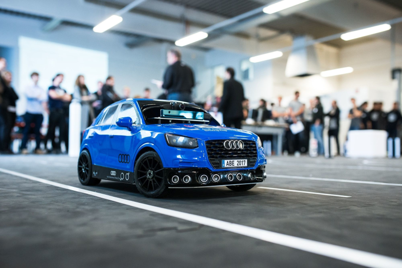 Studenten racen met autonoom rijdende Audi-schaalmodellen