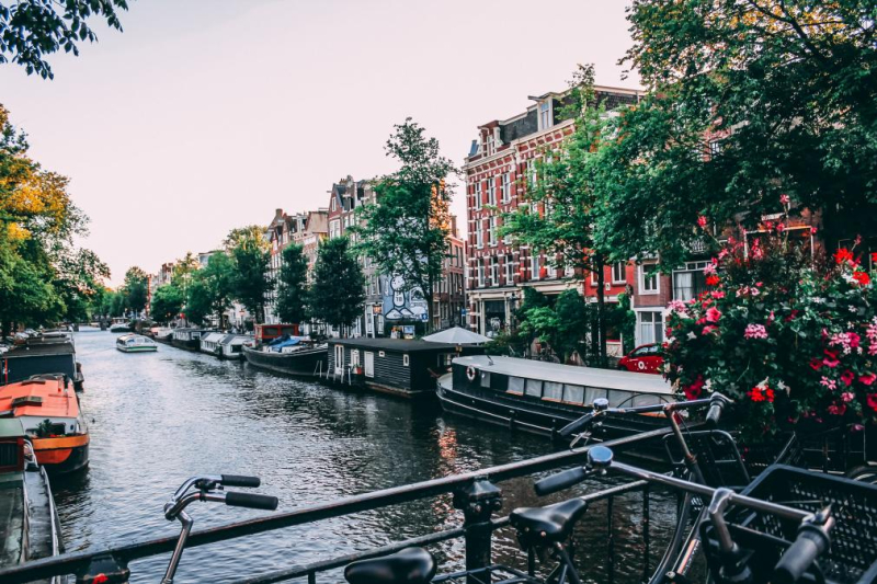 Huizenmarkt: ‘hoge huizenprijzen Amsterdam schuld van expats’