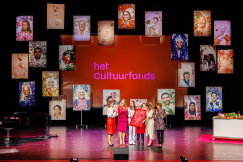 Koningin Máxima reikt Cultuurfonds Prijs 2023 uit aan Female Economy