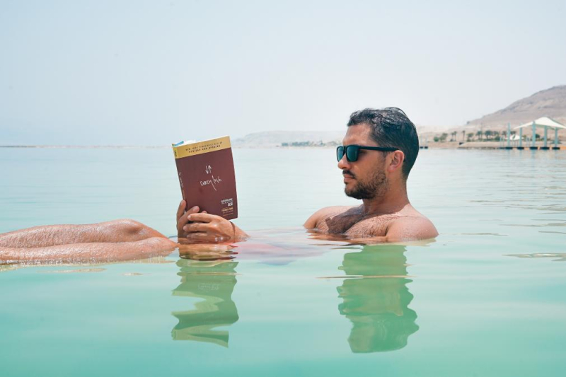 De 9 beste zakelijke boeken voor deze zomer