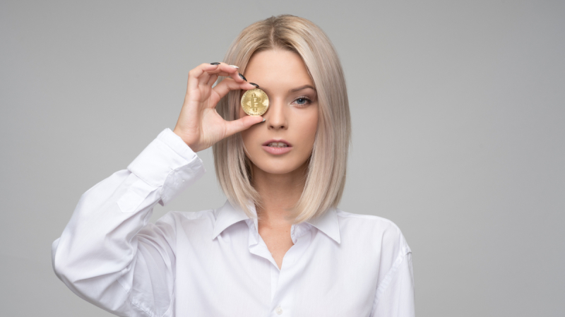 Twee keer zoveel vrouwen azen op cryptocurrencies