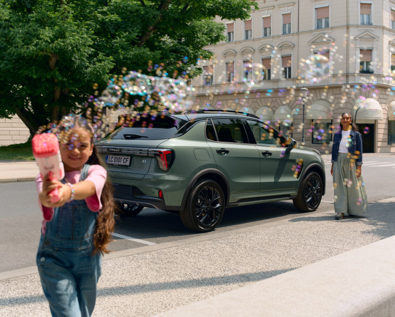 Lynk & Co viert vernieuwde 01 met campagne ‘Wonder. Full.’ 