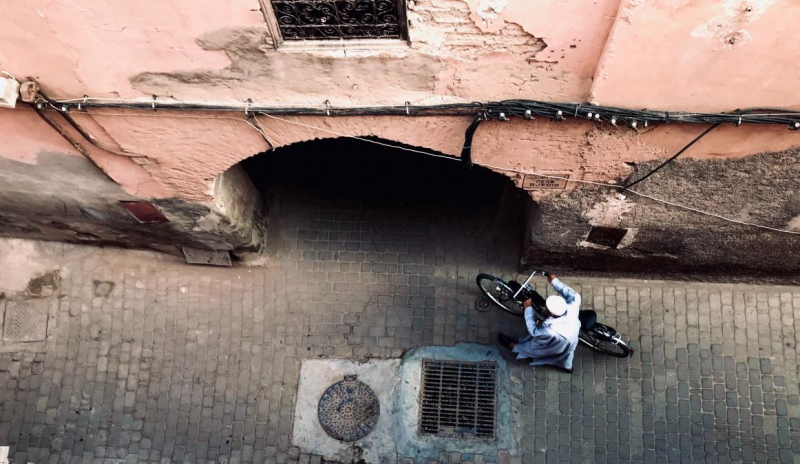 Jonge, vrouwelijke ondernemer maakt fietsen in Marokko hip
