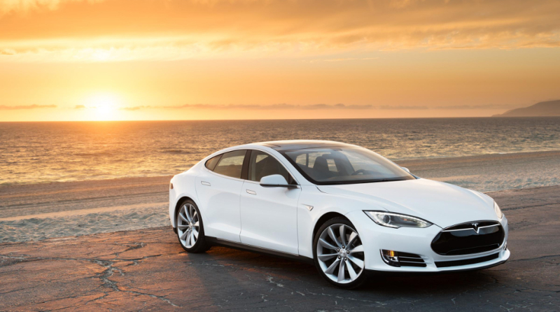 Tesla en Orange werken aan draadloze connectie in auto's