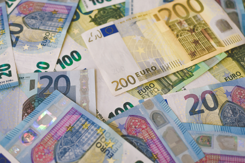 Nederlanders zijn brave spaarders: 44% boekt nooit terug naar betaalrekening