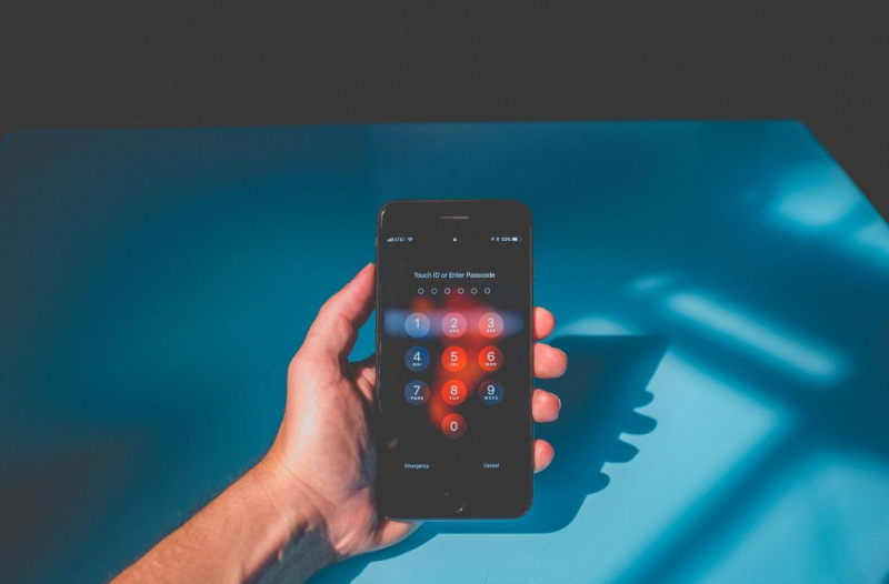 Een op drie werkenden onvoorzichtig met privacygevoelige informatie