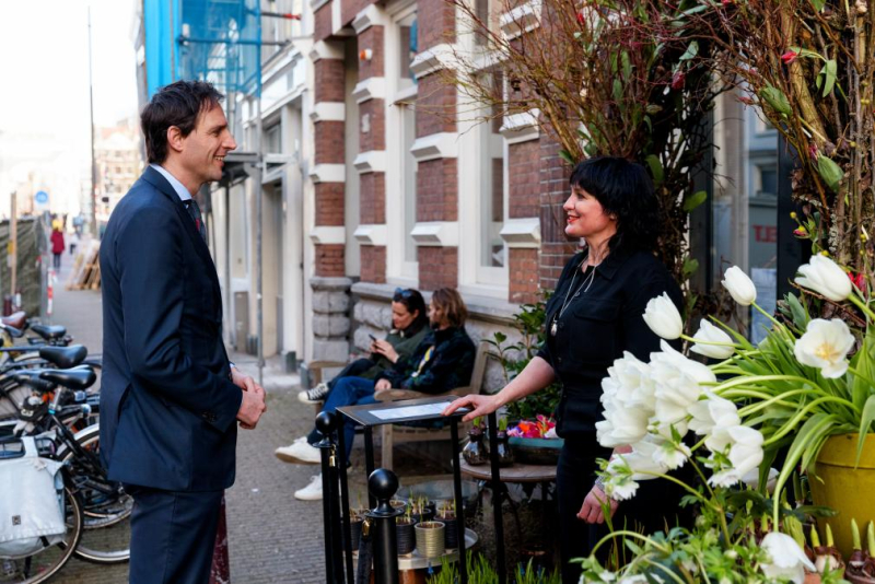 Minister Hoekstra wil opfrisbeurt in onderwijs 