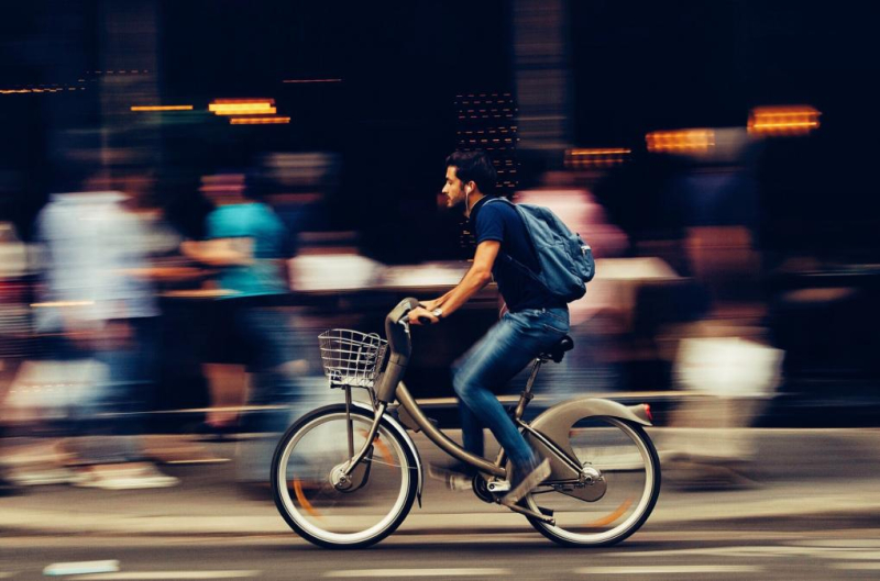 Woon-werkverkeer: Nederlanders fietsen vaker naar het werk, maar dat kan nog veel vaker