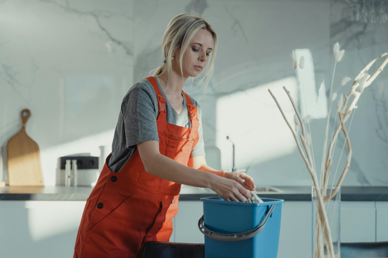 Besparen op personeelskosten met een schrobmachine