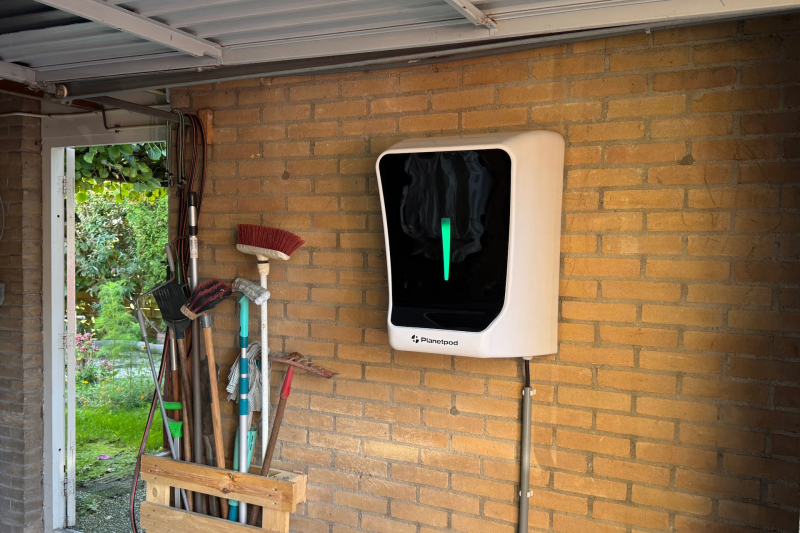 Eerste Nederlandse AI-thuisbatterij nu leverbaar