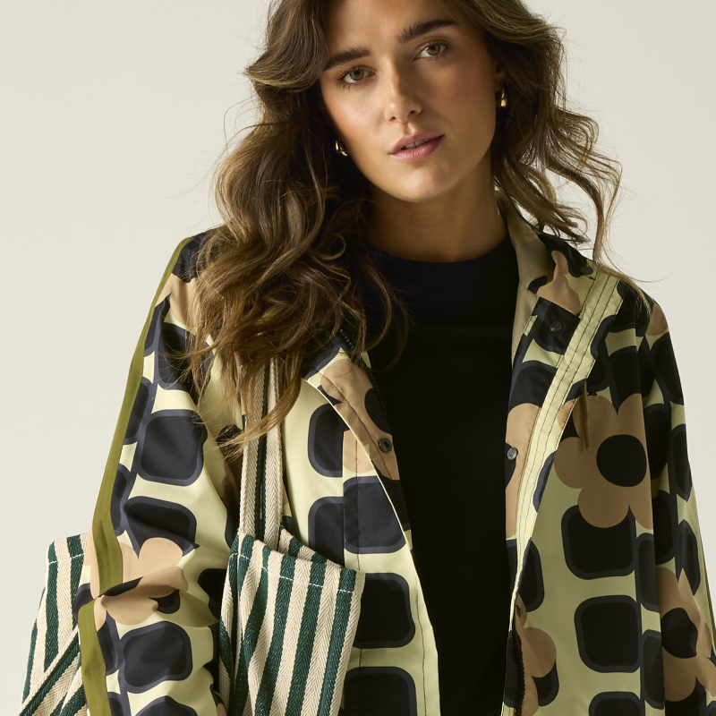 Stijlvol en droog op pad met de Regatta Orla Kiely regenjas