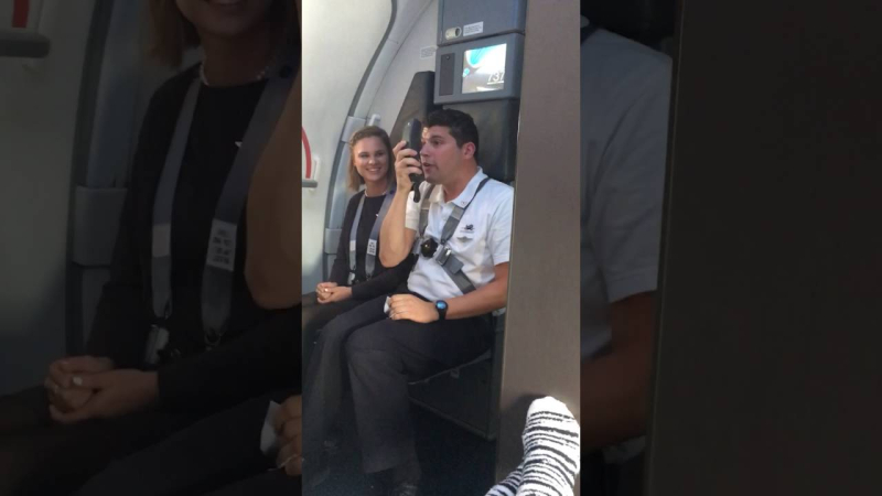 Humoristische actie Southwest Airlines steward leidt tot hilariteit