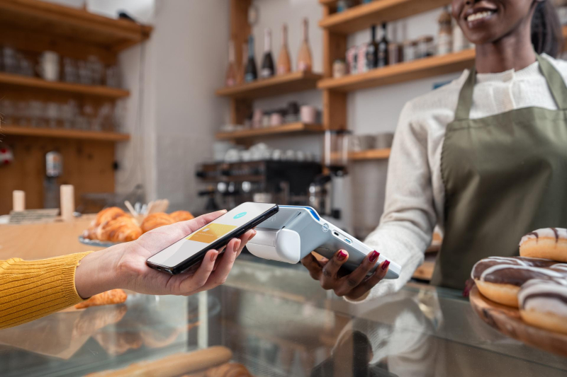 De juiste PR-pincode: myPOS schakelt TEAM LEWIS in voor groei in de Benelux