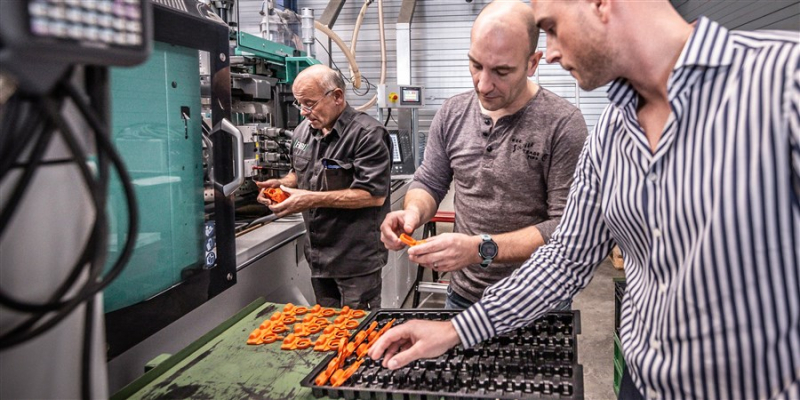 Werk van bijna helft werknemers gemakkelijker door nieuwe technologie