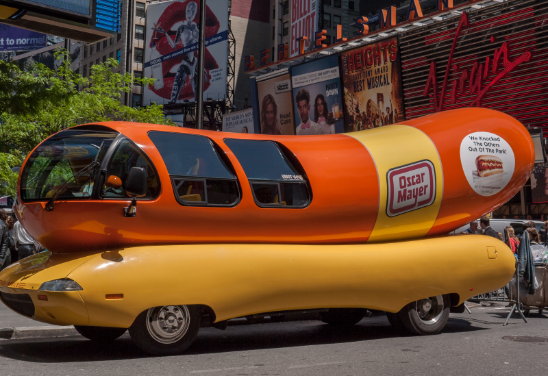 De Wienermobile: opvallen doe je zo