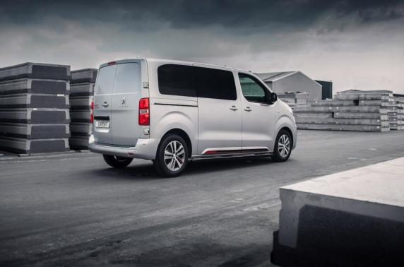 PEUGEOT Expert uitgeroepen tot Bestelauto van het Jaar 2019