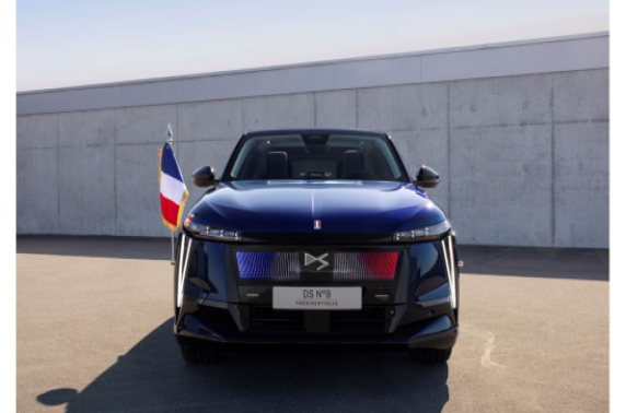 Ontdek De Gaulle’s DS21 en de DS N°8 bij het Élysée