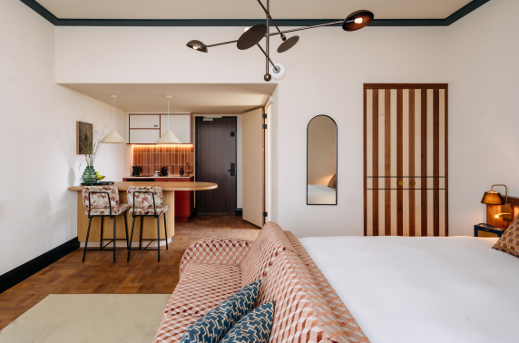 De Plesman hotel opent in het KLM hoofdkantoor 