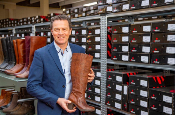 99-jarige Brabantse schoenfabrikant overleeft Corona door ‘Online transformatie’