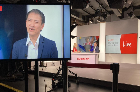 Rob Tung spreekt tijdens het eerste Future of Workplace event van Sharp
