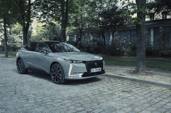 Nieuwe DS 4 arriveert bij Nederlandse DS Stores