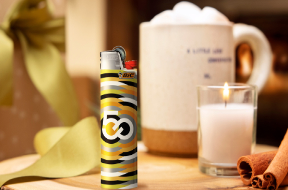 DE ICONISCHE BIC ® AANSTEKER WORDT 50 JAAR! AL EEN HALVE EEUW IN VUUR EN VLAM