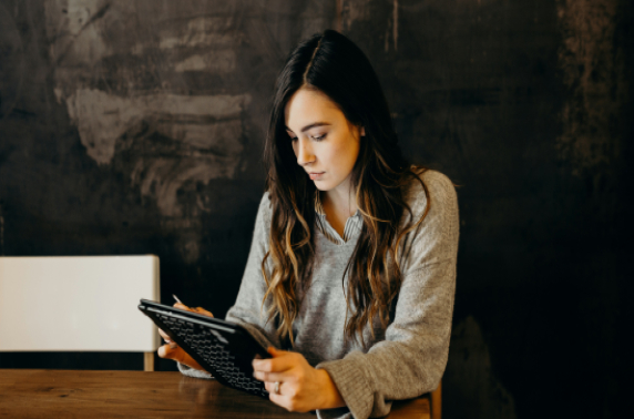 Driekwart salarisprofessionals: werk is afgelopen jaren inhoudelijk zwaarder geworden