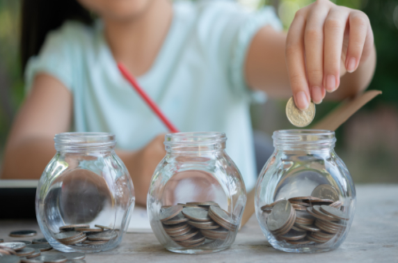 Kinderen gaan met geldproblemen naar AI