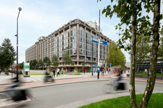 Beleef een zomer vol kunst in het Groot Handelsgebouw