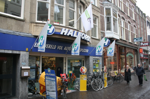 Halfords gaat door