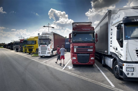 Goederenvervoer over de weg steeds vaker met schonere vrachtvoertuigen
