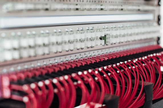 Wat is het verschil tussen wifi en een internetkabel?