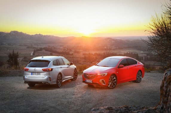 Opel werft op bijzondere wijze vrouwelijke autoverkopers