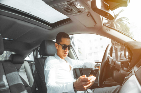 AI-spraakassistent in de auto: TomTom bundelt krachten met Microsoft