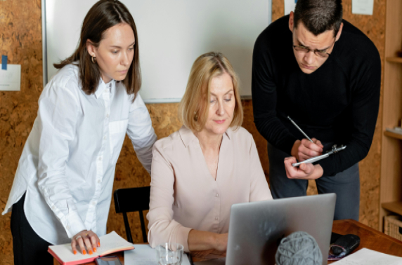 Nieuwe gegevens: 77% van de werknemers vindt dat RTO-beleid is om controle uit te oefenen over werknemers